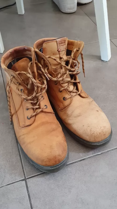 My girlfriend cleaned this and now they're different colours. How can I fix this?