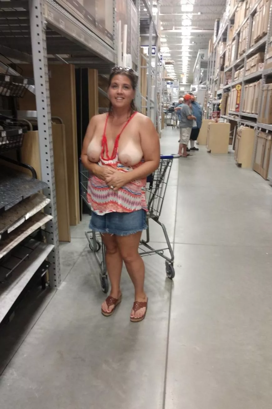 Situational awareness and you might see some boobs lol