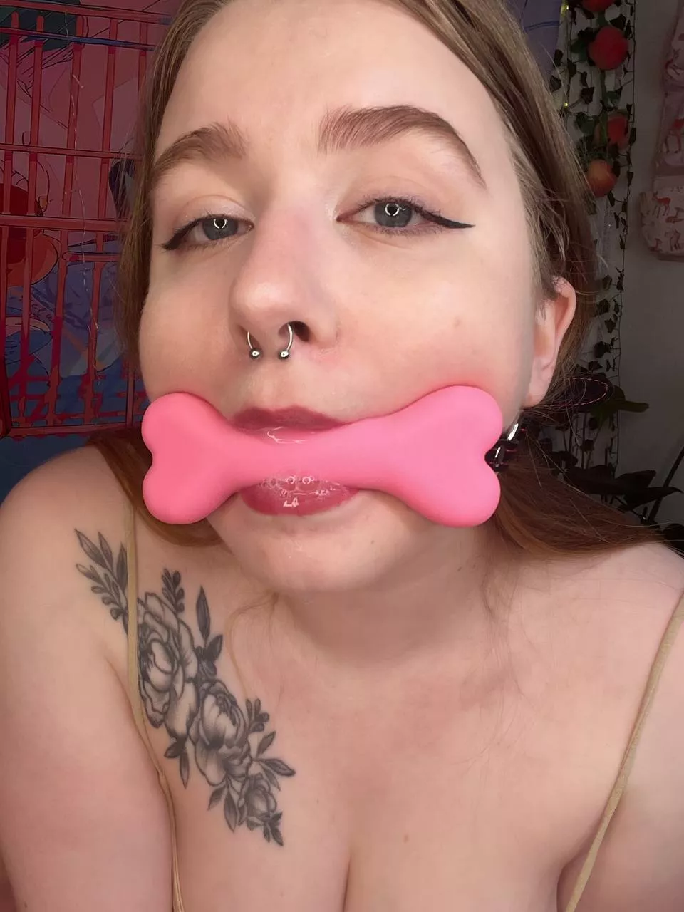 Trying to make my gag wet and did just add bubbles [OC]