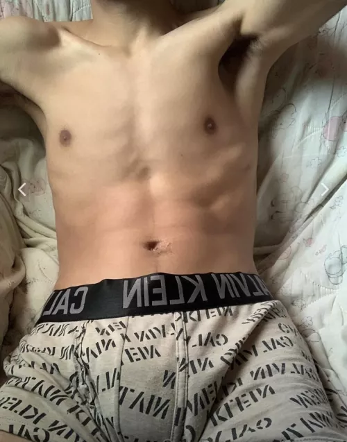 Would you let a 19 year old boy fuck you?🍆😈🤤