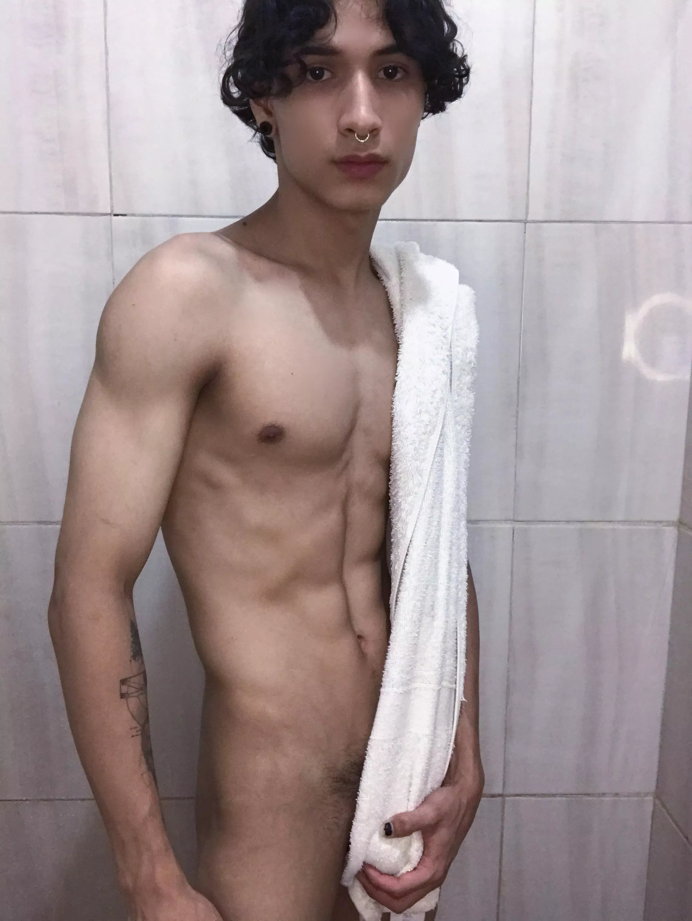 Would you take a shower with a cute naked teen twink like me? 😇
