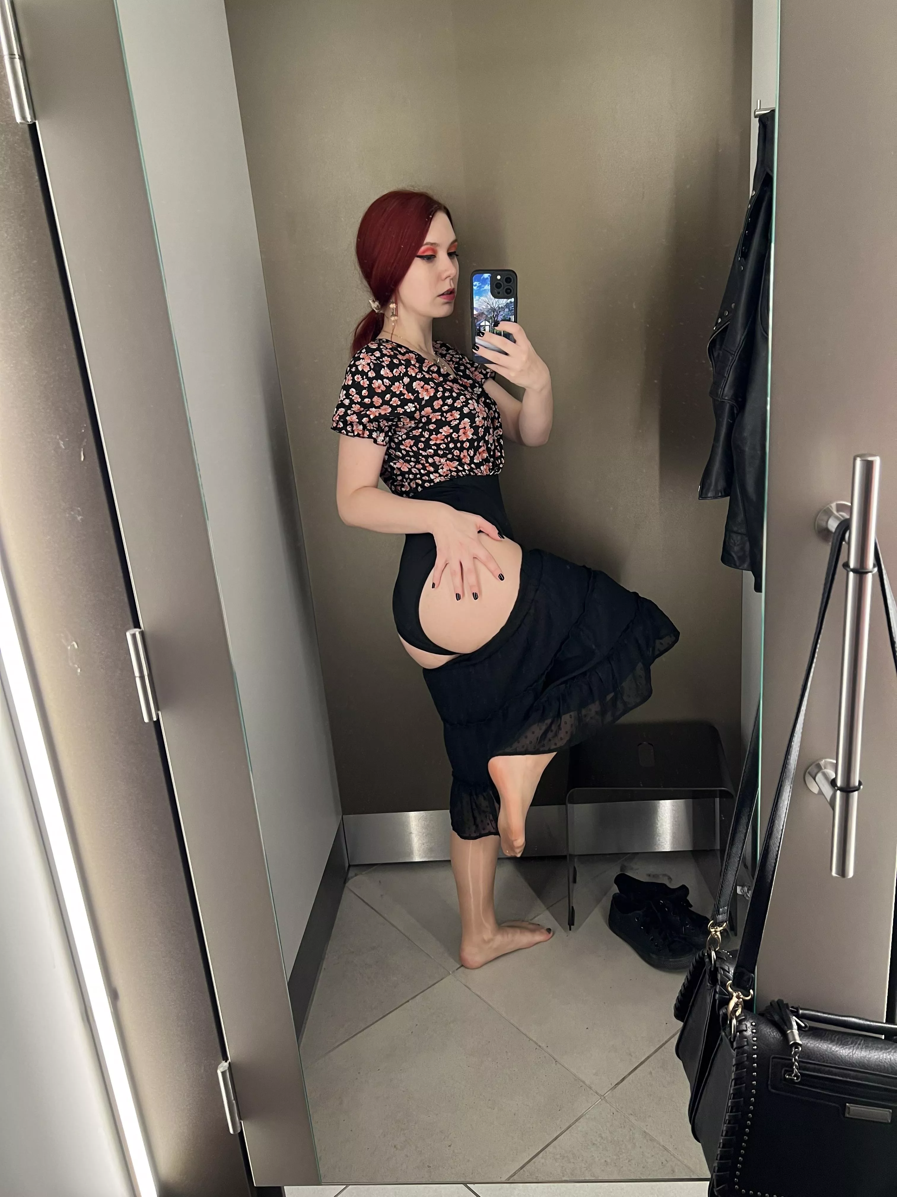 You should spank my ass 🍑