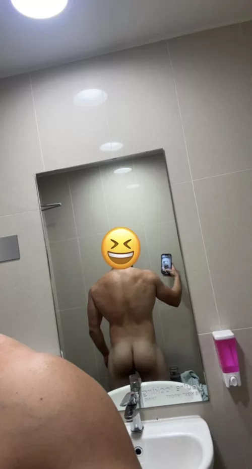 Are women into booty too?😜