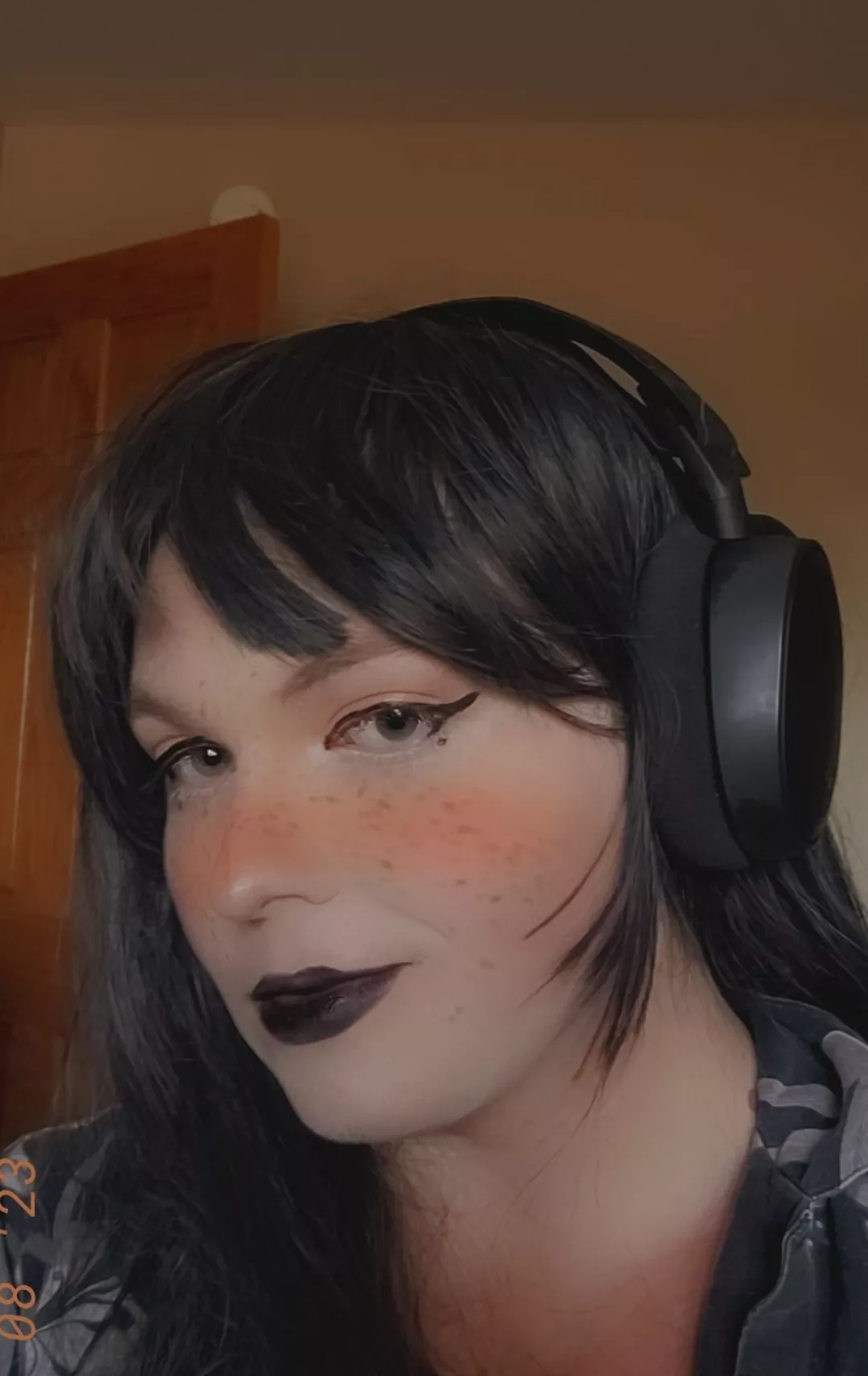 Do you think black hair suits me?