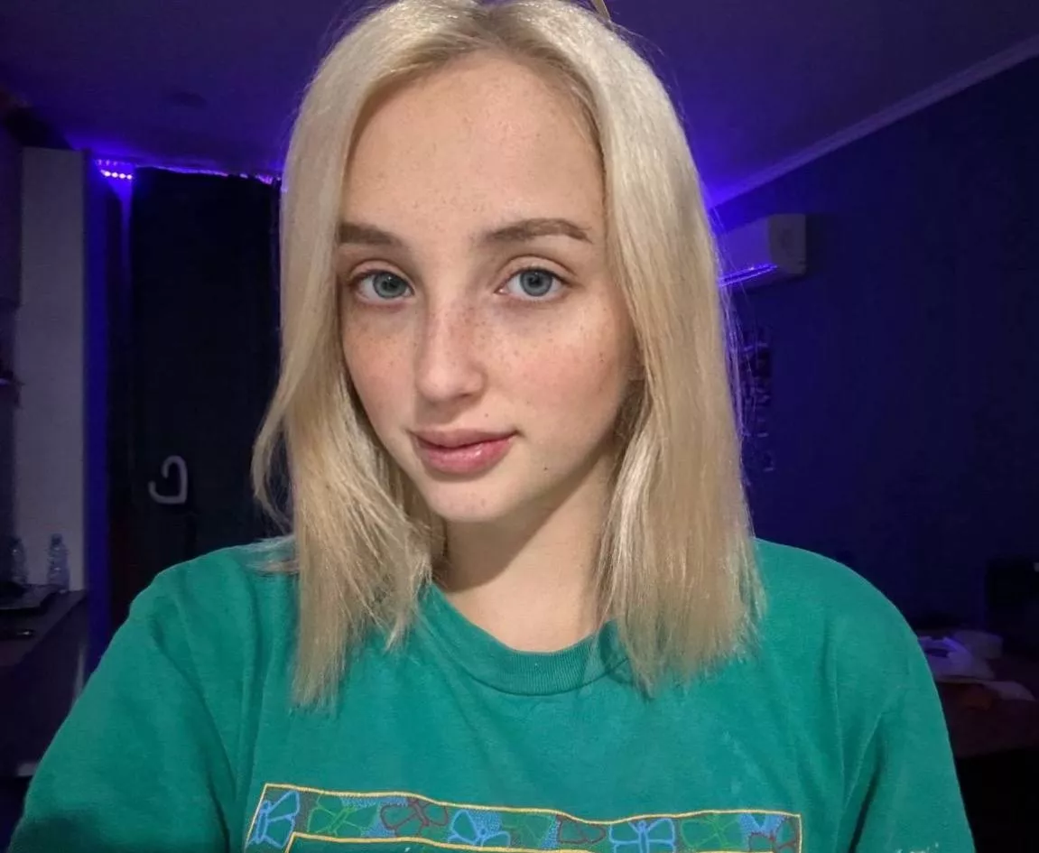 Down to go on a date with a freckled blonde