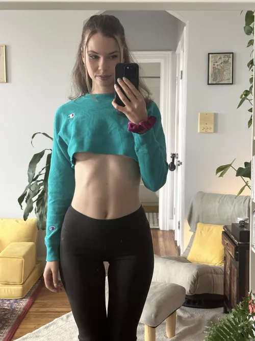 Flexing my gap through my new leggings