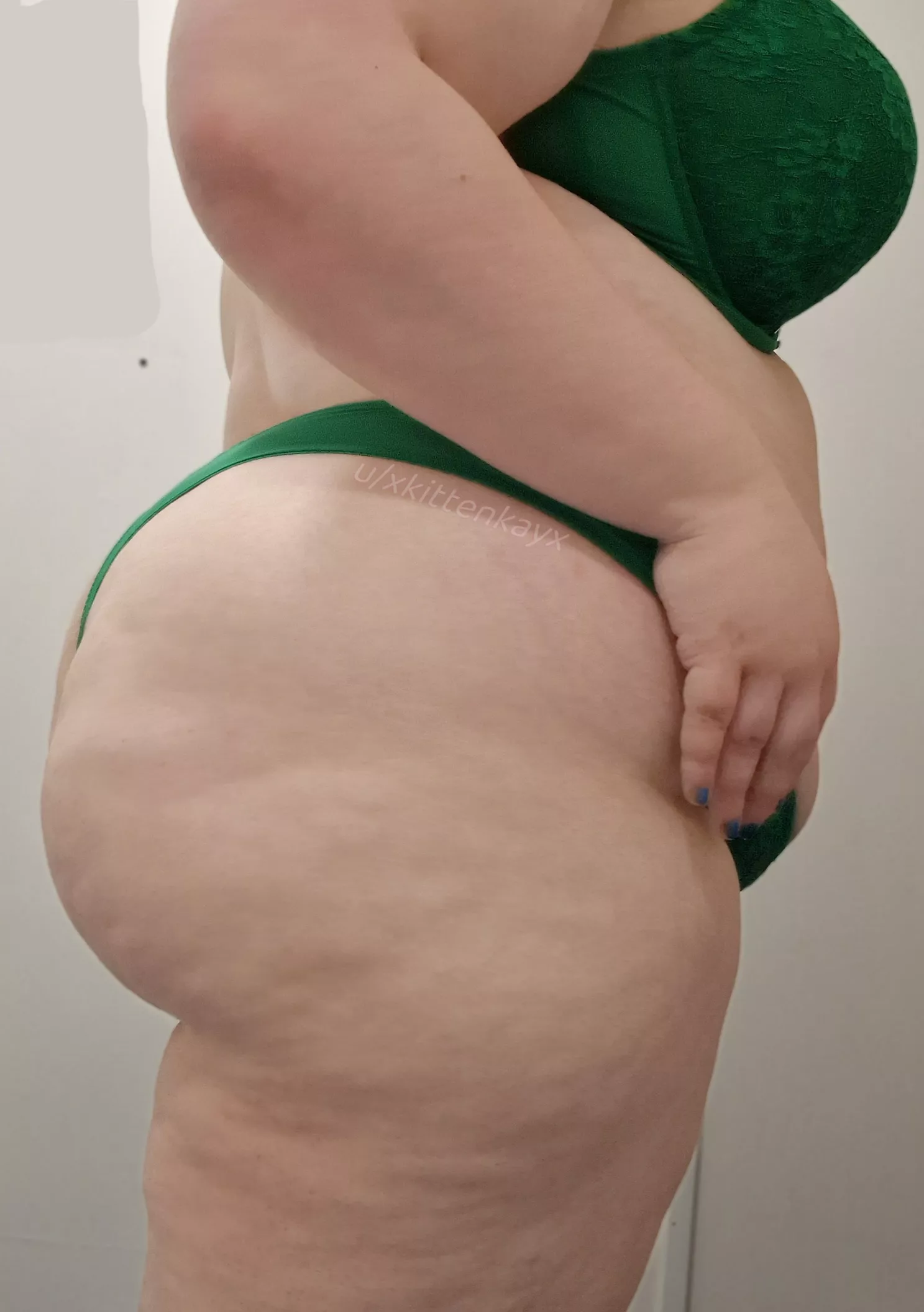 I am the office slut, I'm waiting in the toilets like this