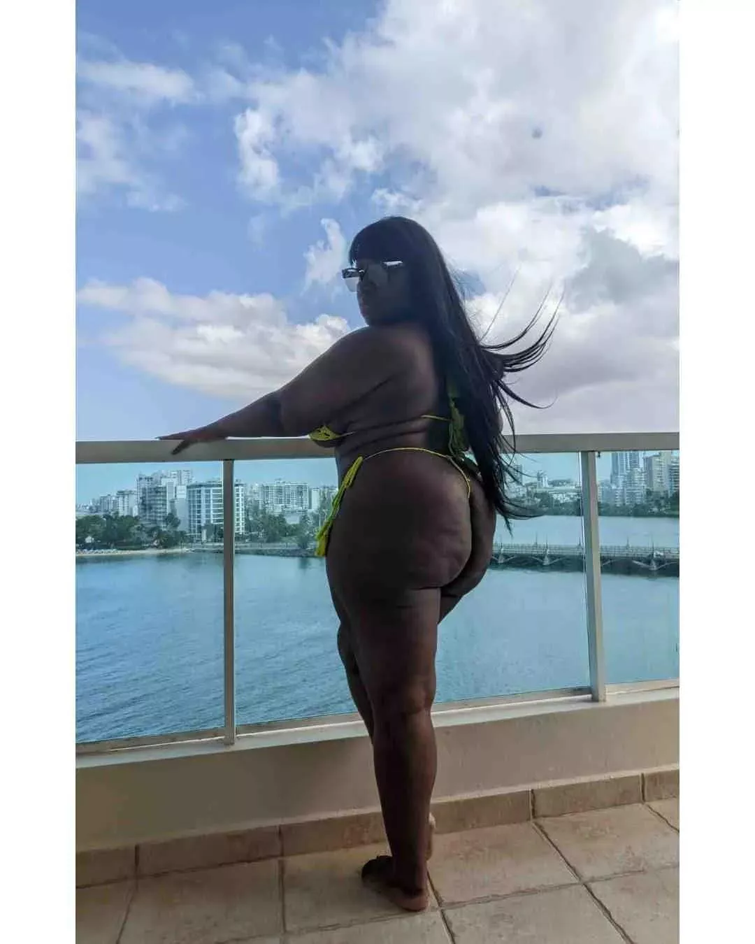 I love thong bathing suits 🤩🤩