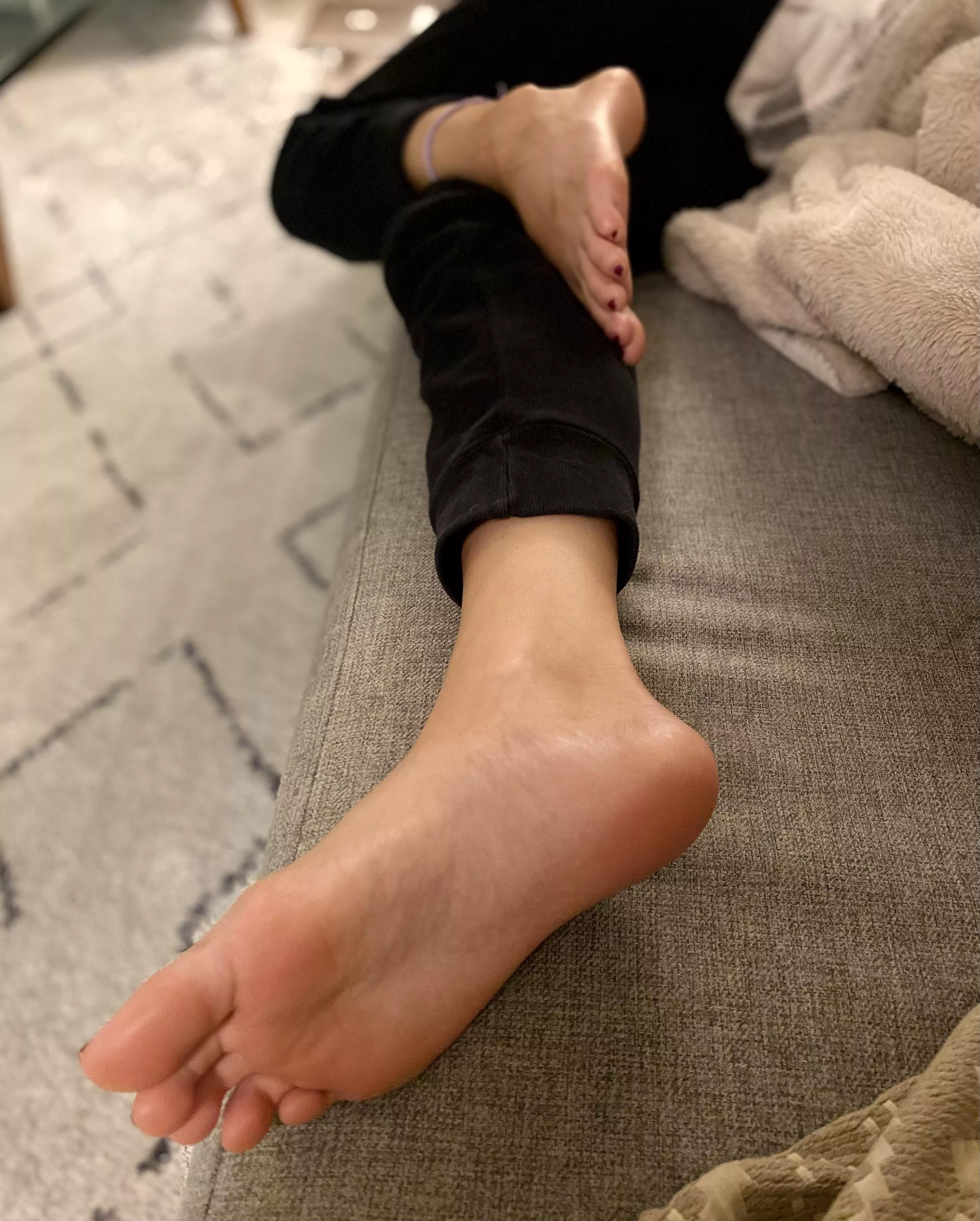 Lick my soles plz😜