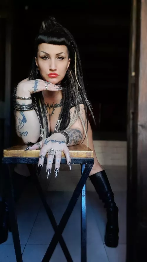 Little girls like me are very savage in bed, who's in? How do you like this view? Would you like to give me all your cock?