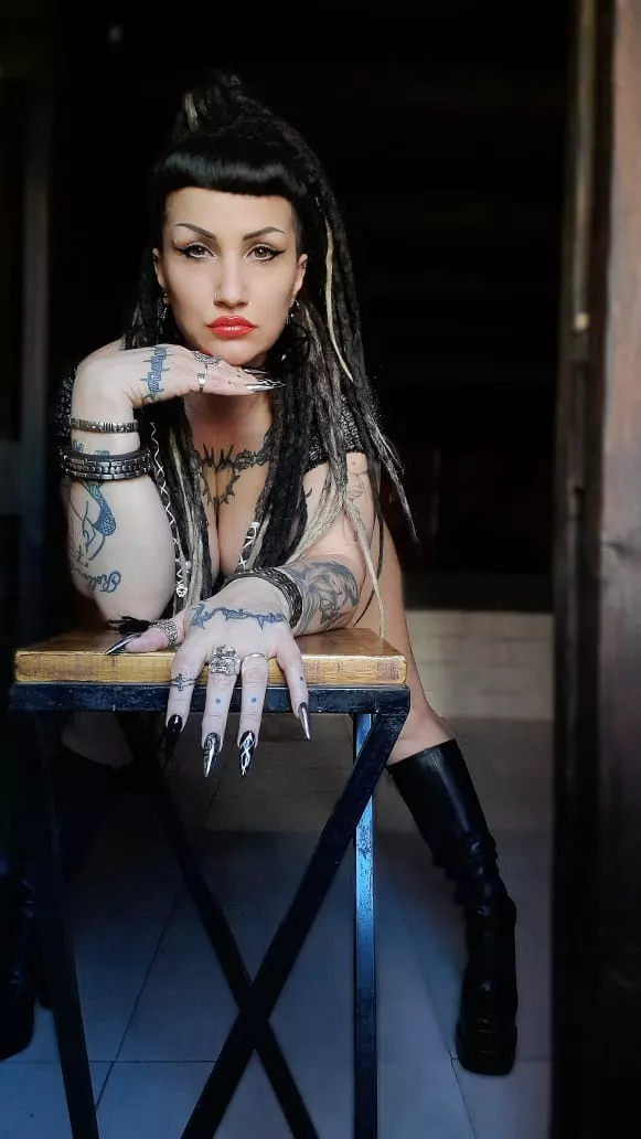 Little girls like me are very savage in bed, who's in? How do you like this view? Would you like to give me all your cock?