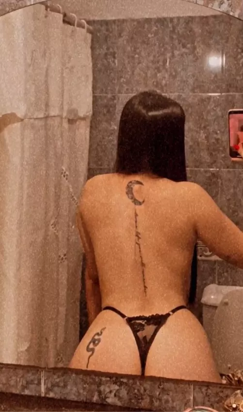 Should I turn around? 😏