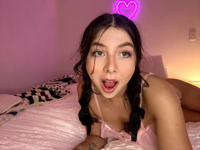 Your favorite college cutie!