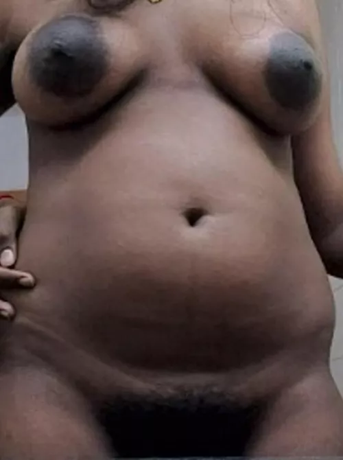 Anyone wanna try some desi tits💦💦