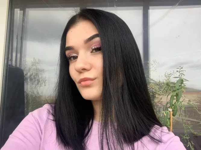 Enjoying my hairstyle😻