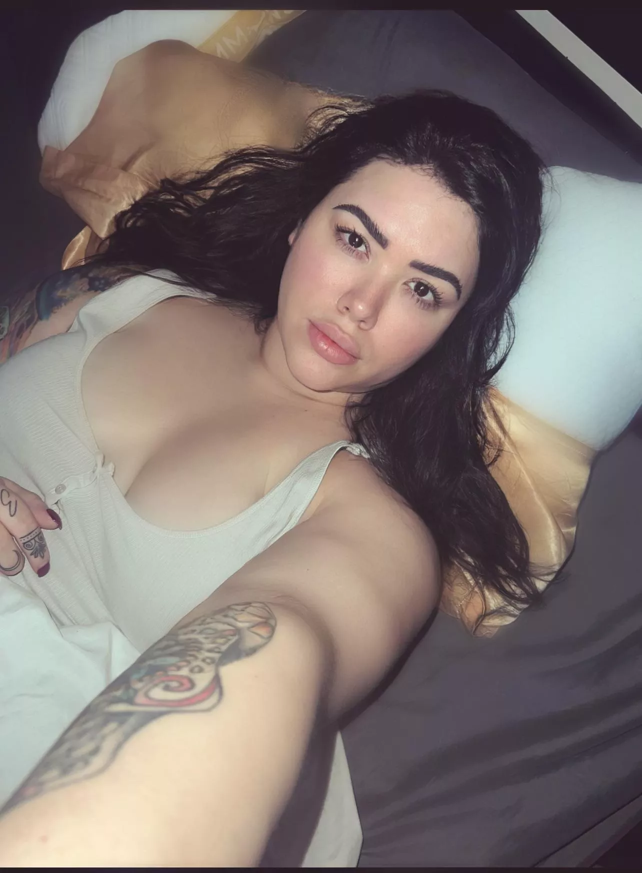 Fresh out 🚿Native American, white 🖤