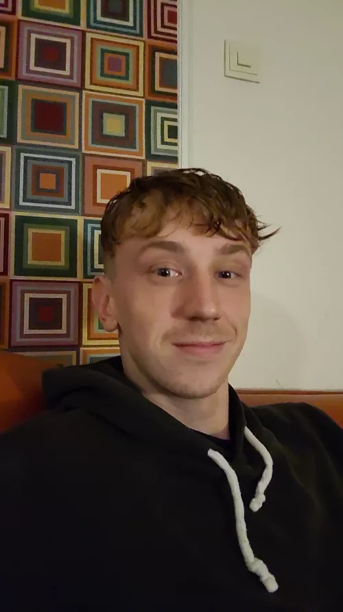 I'm bad a posing for pics, any tips?