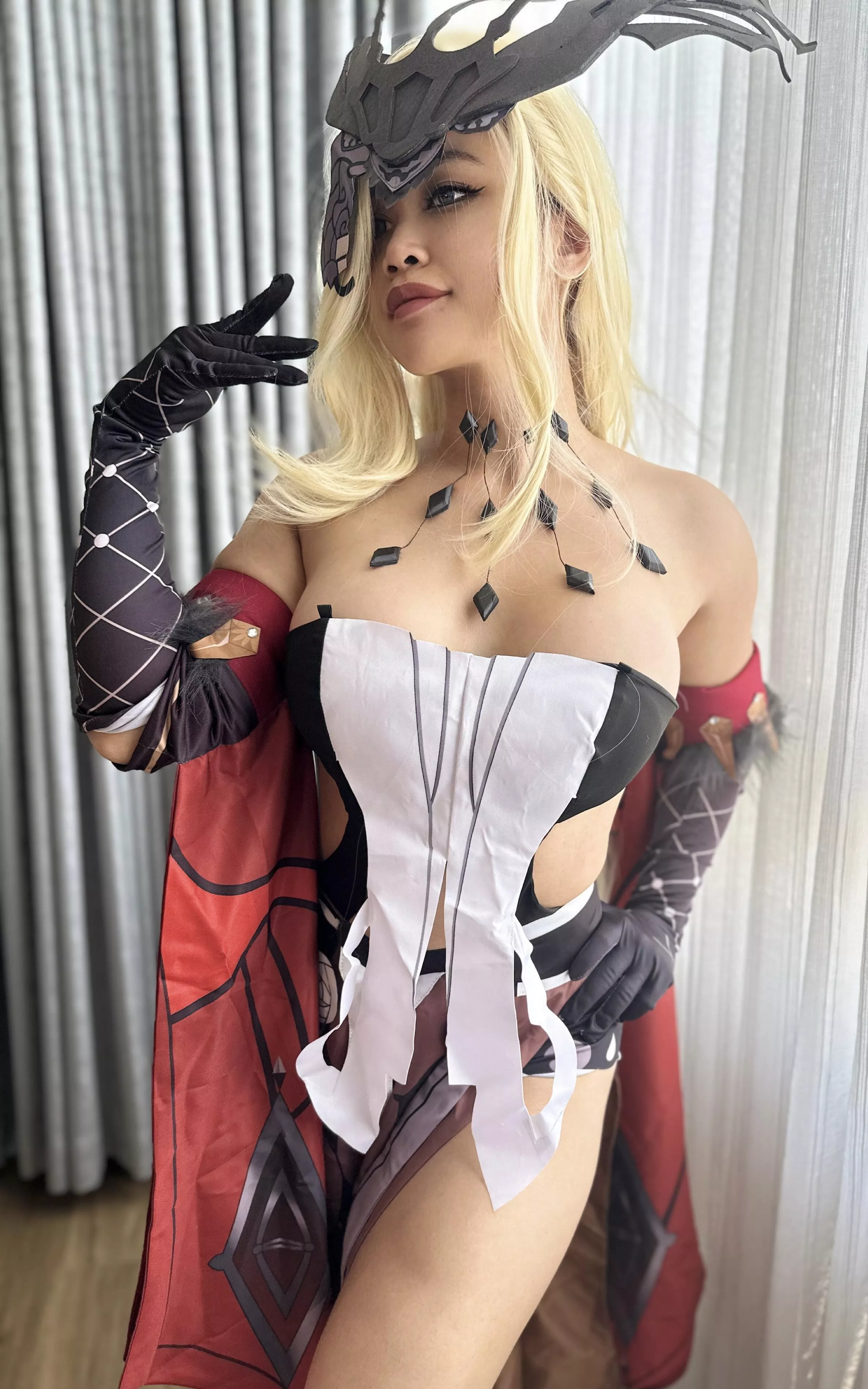 La Signora by Asian Eyes🧝‍♀️