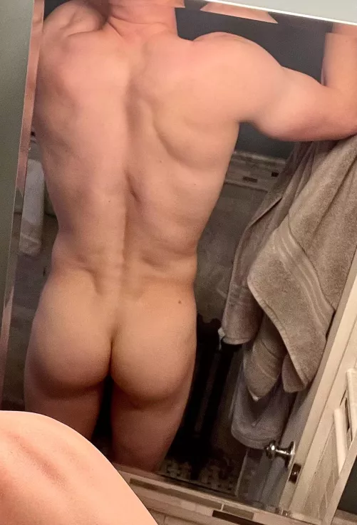 [m] I think my leg days are paying off!