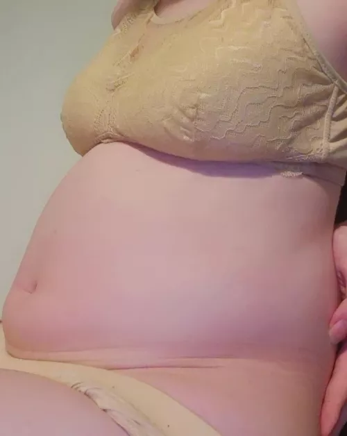 Please tease me I love growing and getting fat hehe!