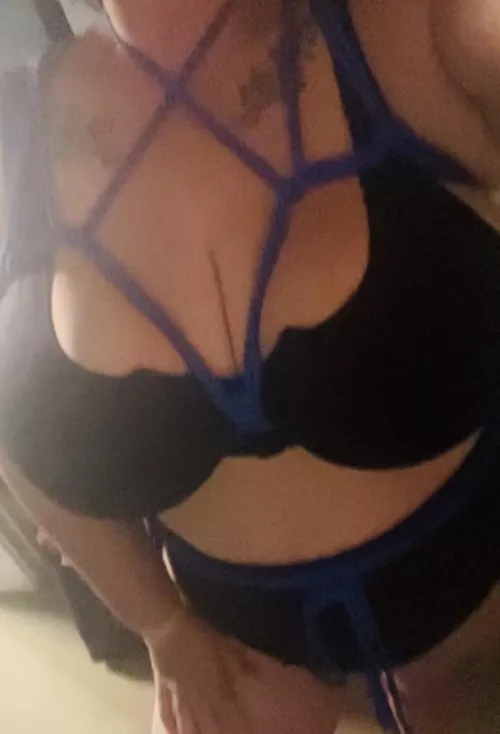 Self ties on a Tuesday