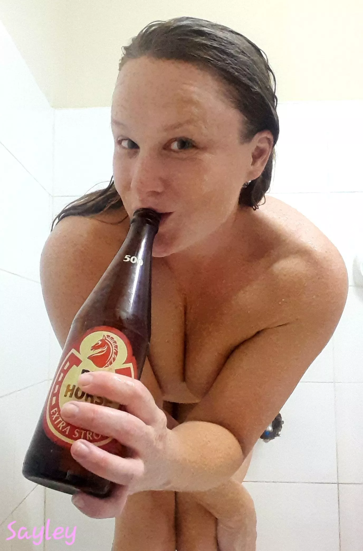 Thirsty Thursday, shower beer time