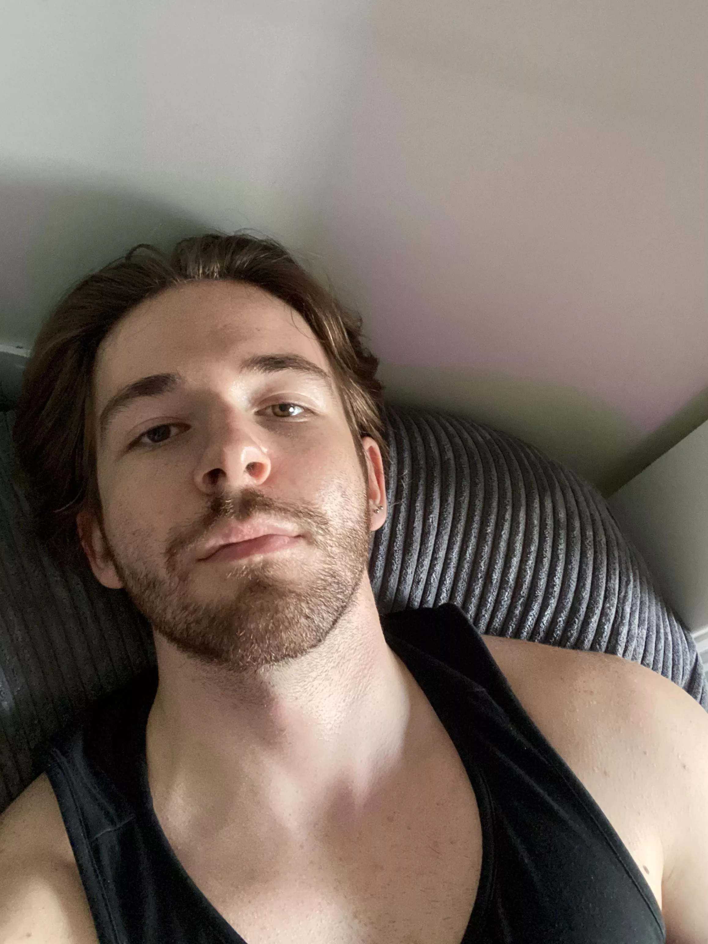 Trying to grow ma hair 😼