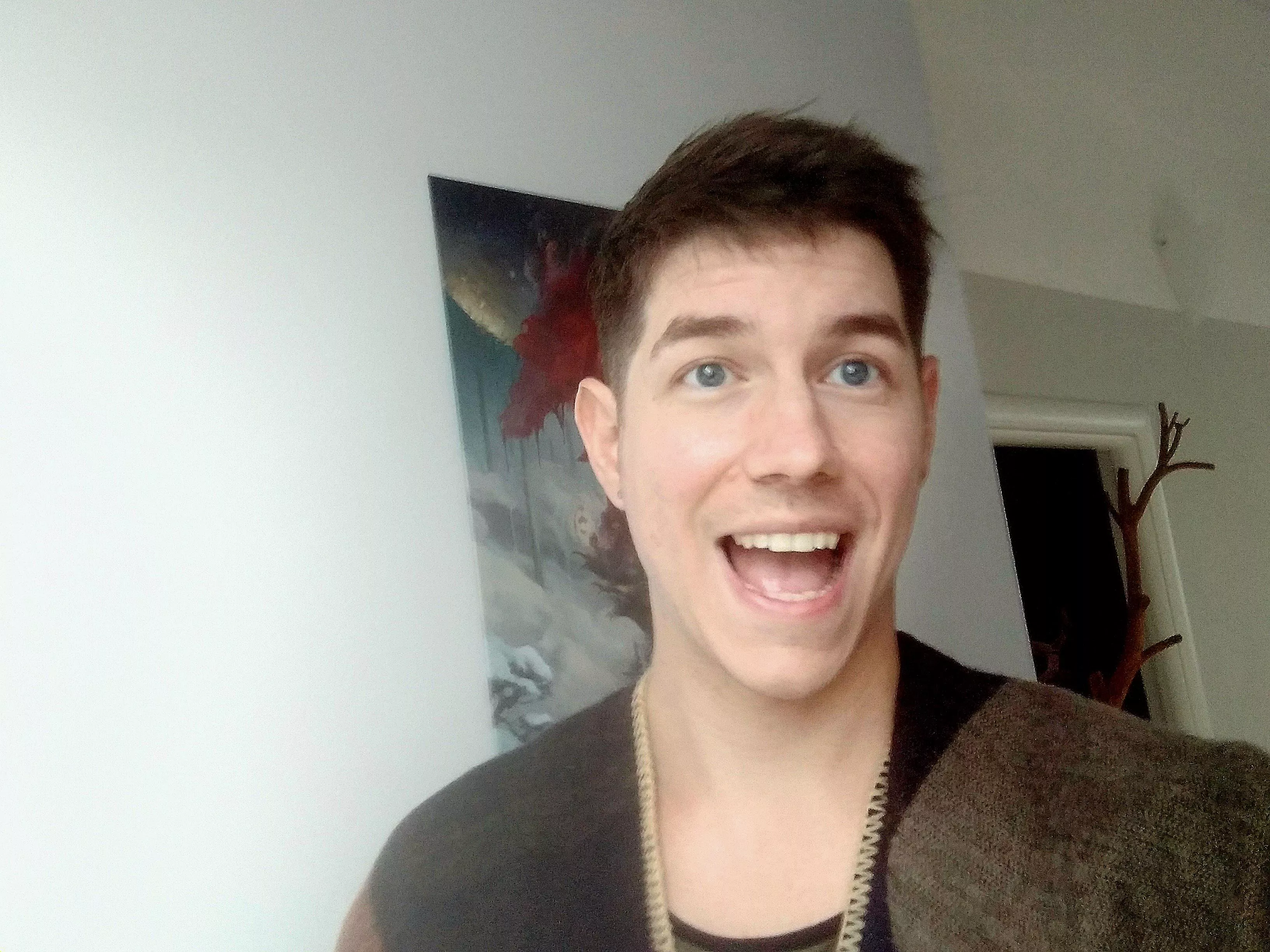 Weird day; I usually don't like pictures of myself, but this feels ok for now - will probably delete the post later when the anxiety kicks back in (: