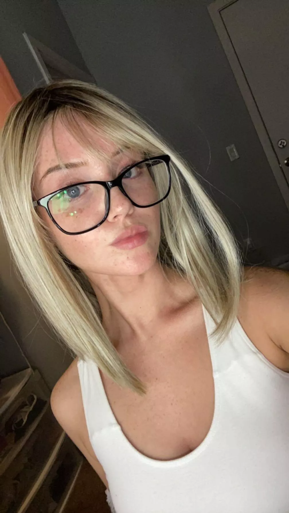 would u rather marry an 18 y/o like me or hook up?