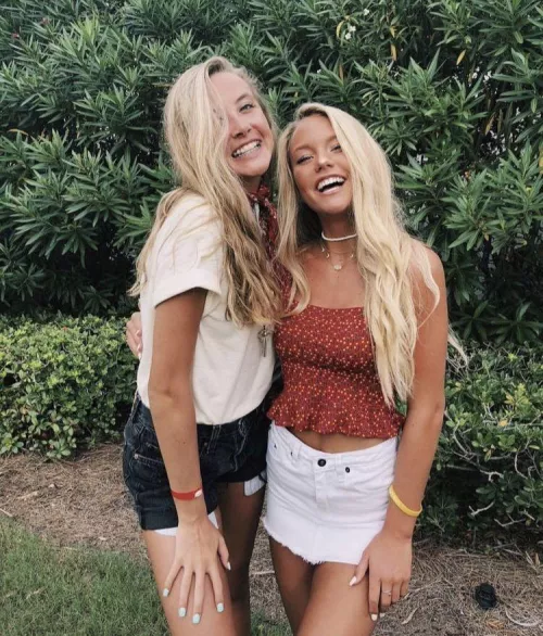 2 Beautiful Blondes-But You Can Only Have One