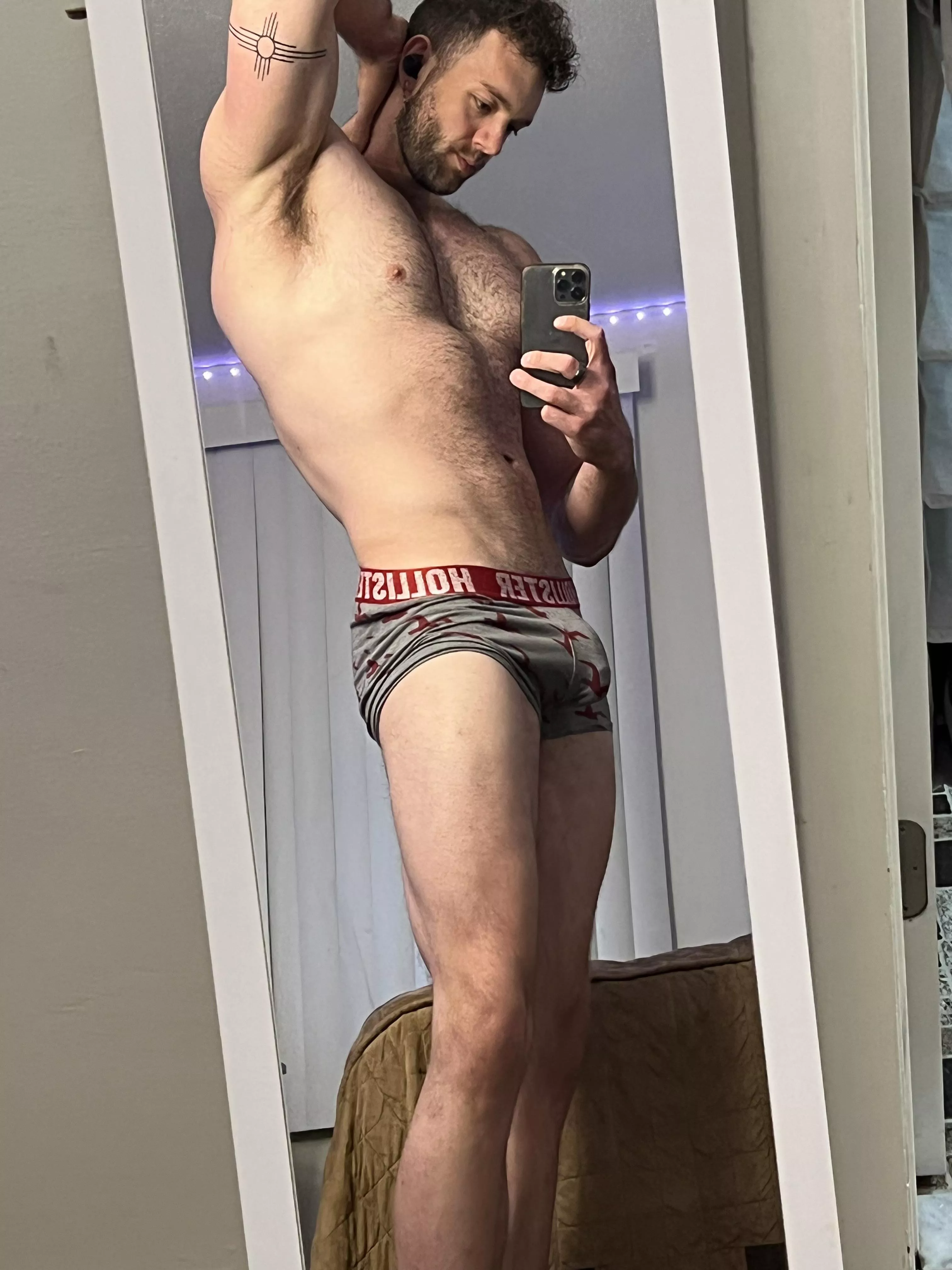 6’8 so I barely fit in the mirror 😞 (but I can fit in you)