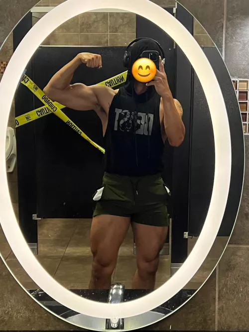 Big bicep leading up to my armpit