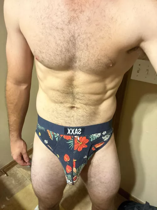 I love showing off my briefs😏