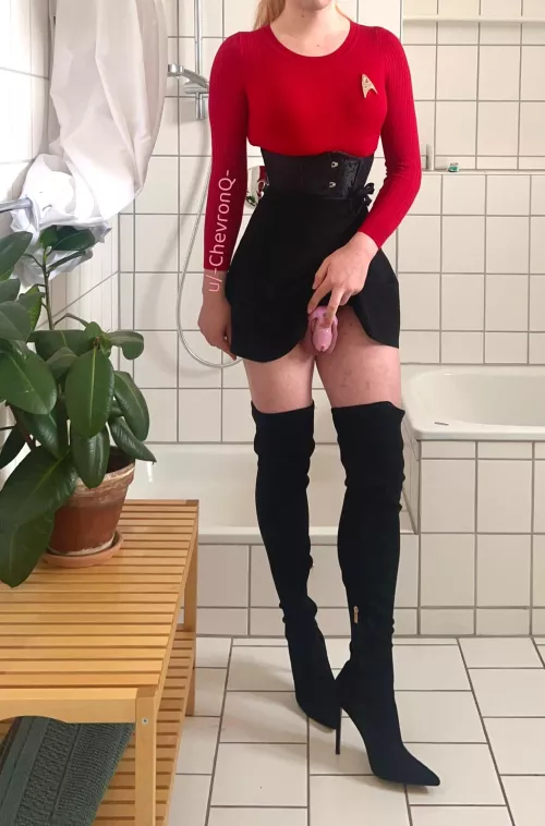 Loctober (5/31) I snuck in a photo at work today for the doubters who think I am not wearing heels at work 😌 Would you unlock me if you had the key? 🥺