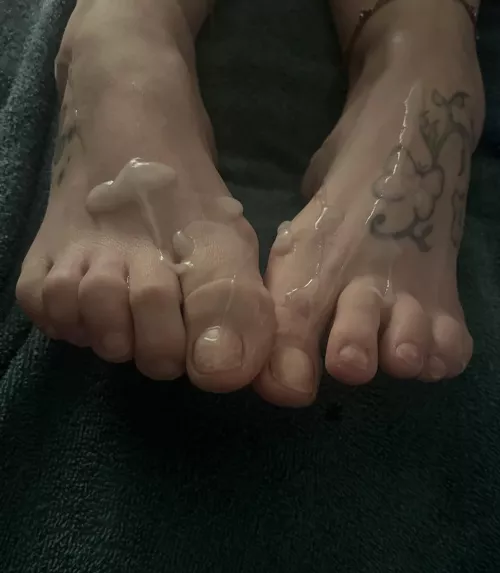 My cum covered feet and toes 😜🤤