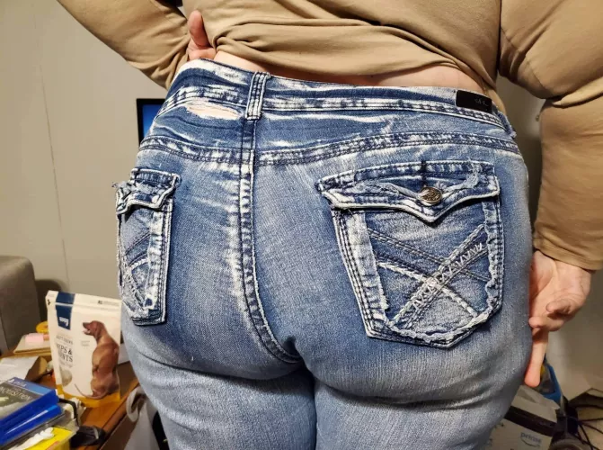 Shoutout to that time my pants ripped at work when I was shimmying them over my booty