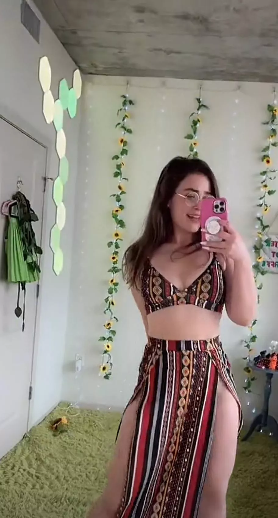 Who is this? Has a bunch of short vids in this room