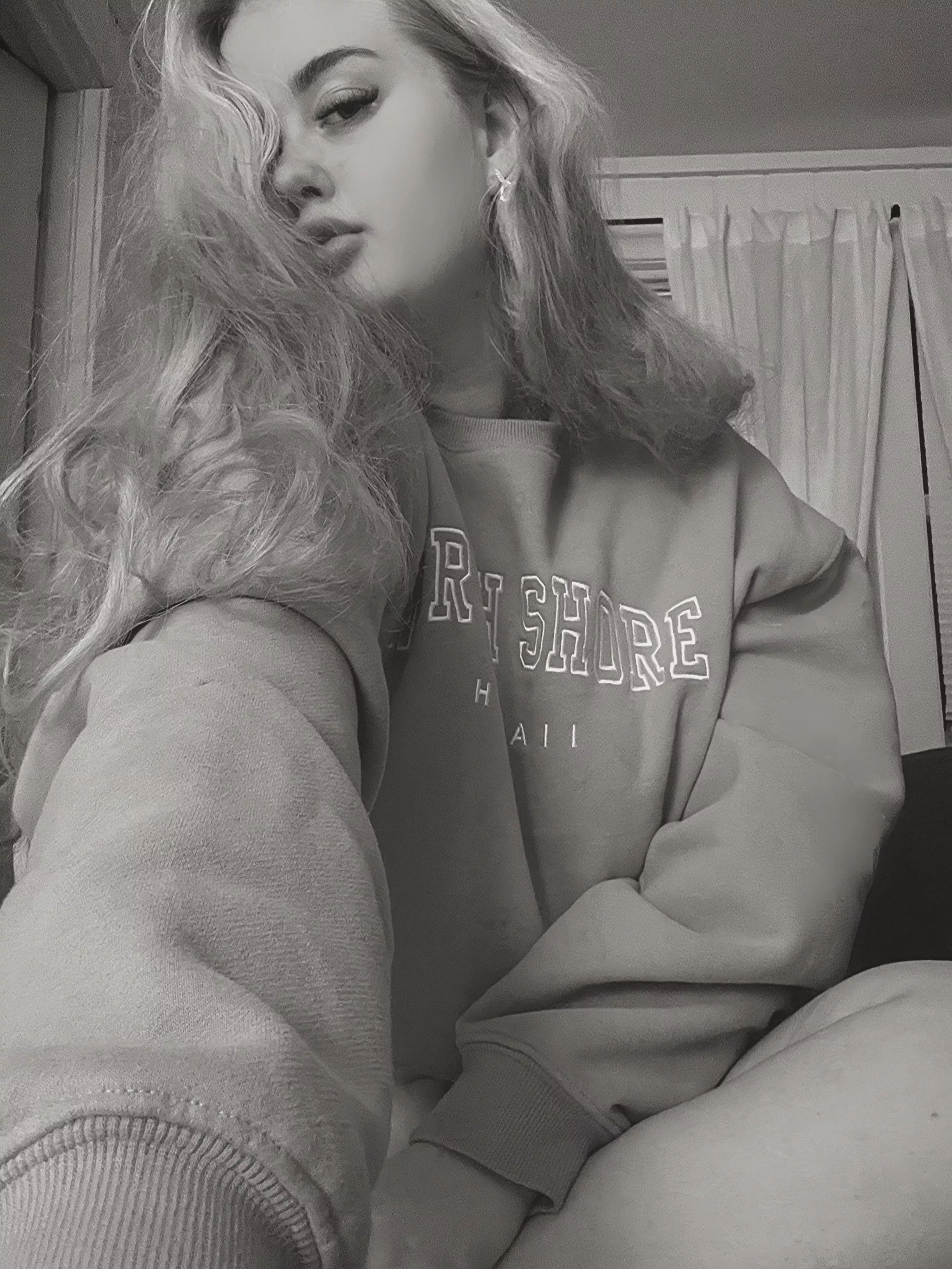 A cute curvy girl is what you need