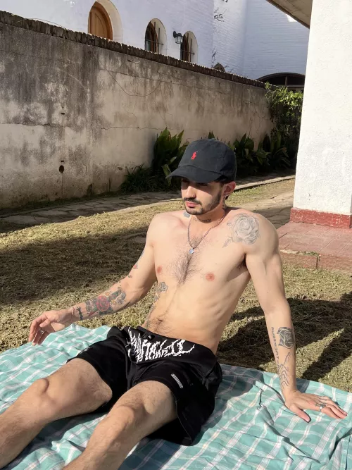 Could I dm you some nudes? Just want to get some feedback (26)