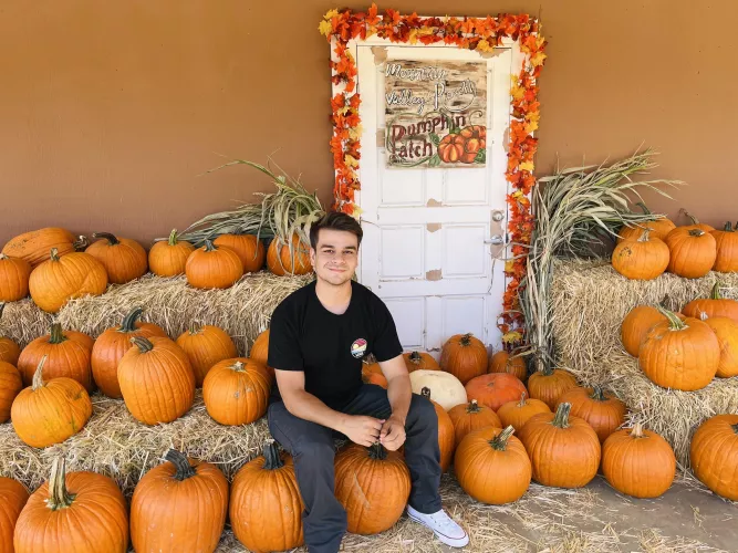 Fall Date anyone? 🎃❤️