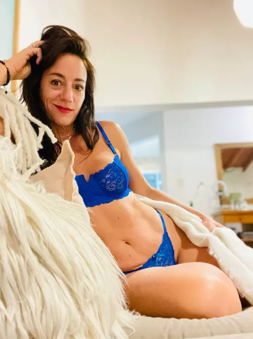 (f)I hope you like taking off things that are color blue🤤 Help mommy?