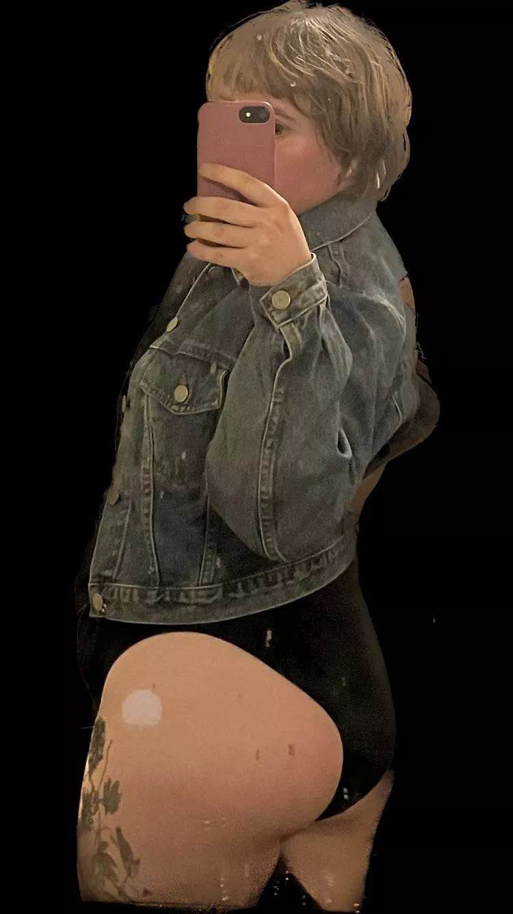 finally jean jacket weather 🦋