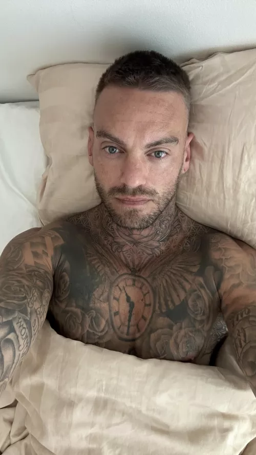 Goodmorning, is there anyone else who can't sleep either?