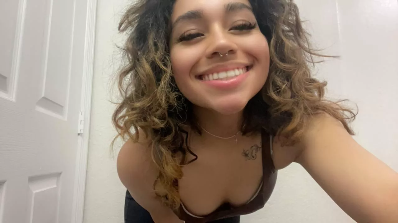 Heard you're attracted to sexy latinas