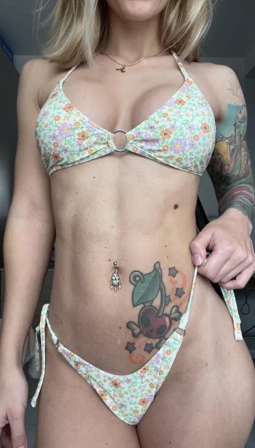 If I made you stop scrolling for a second… you owe me a comment 😋