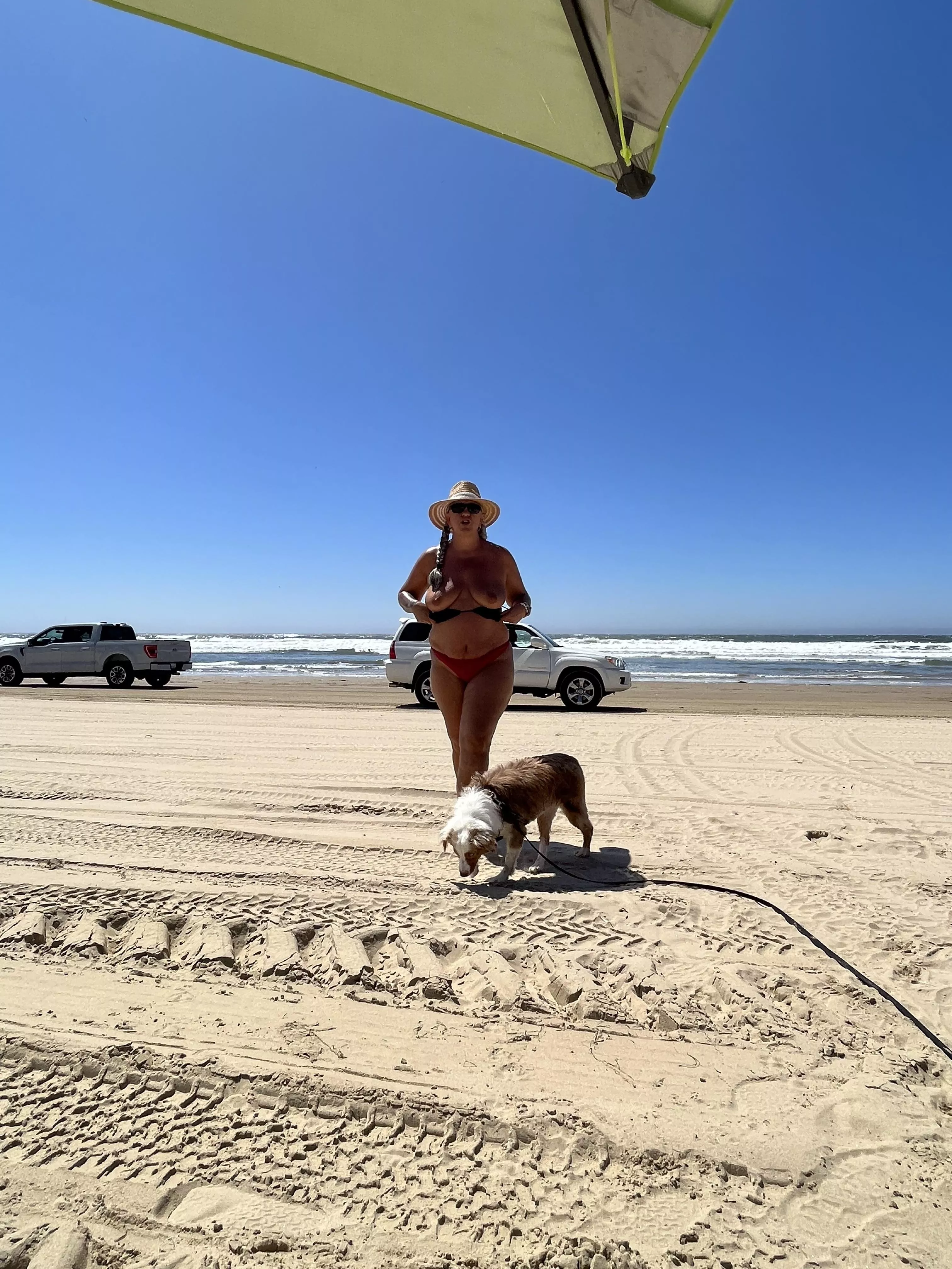 Just having a little fun at the beach 😝