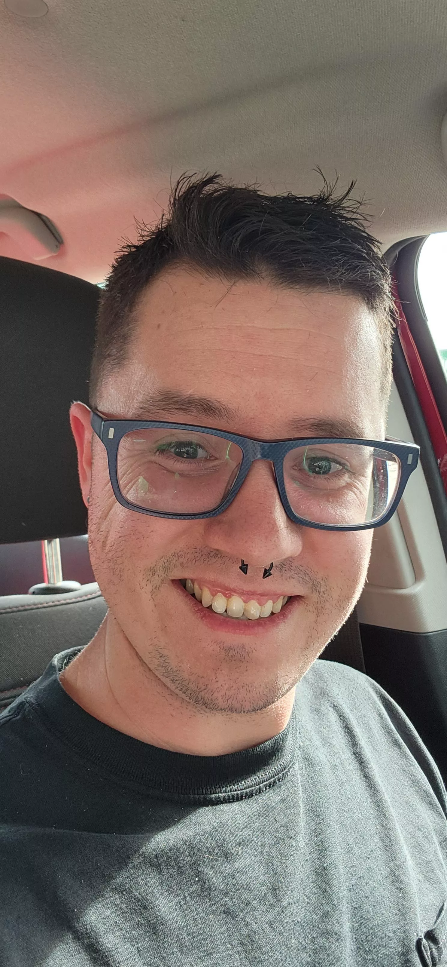 Looking for friends to play Snowrunner with. Dms open.