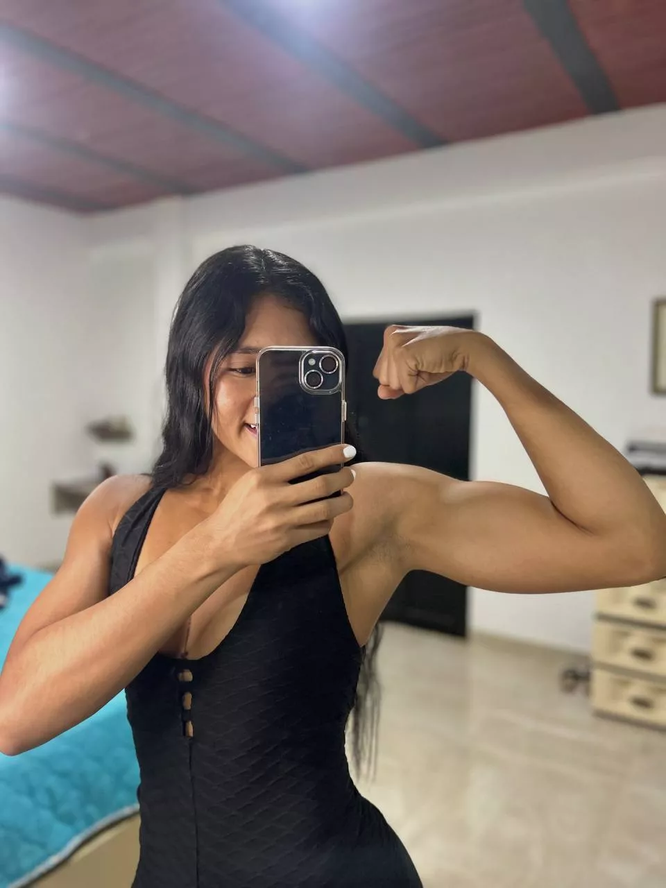 Short posing in between sets during a home workout