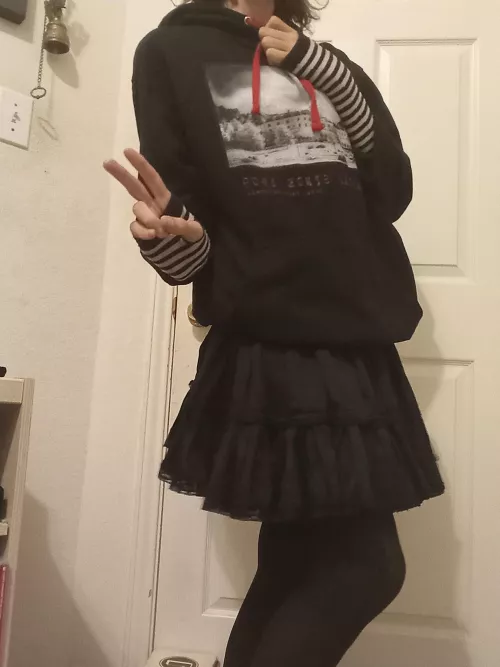 Anyone like an almost goth femboy???