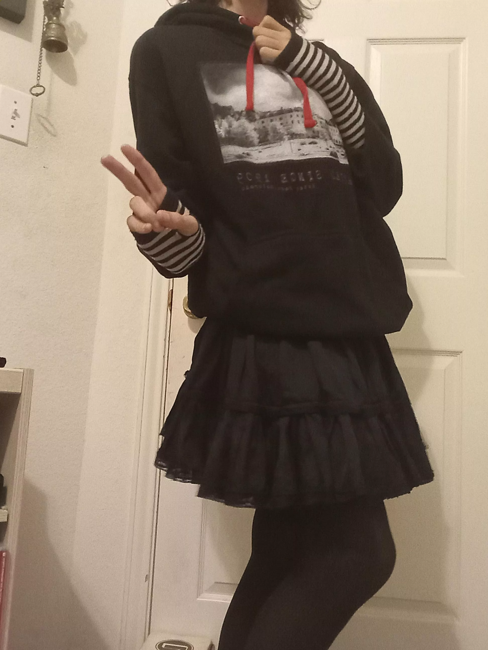 Anyone like an almost goth femboy???